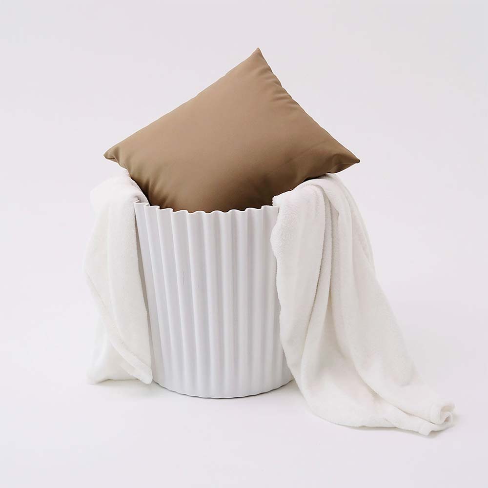 Table & Bar Stools: Artiss 2x Bar Stools Cupcake Plastic Foot Stool White