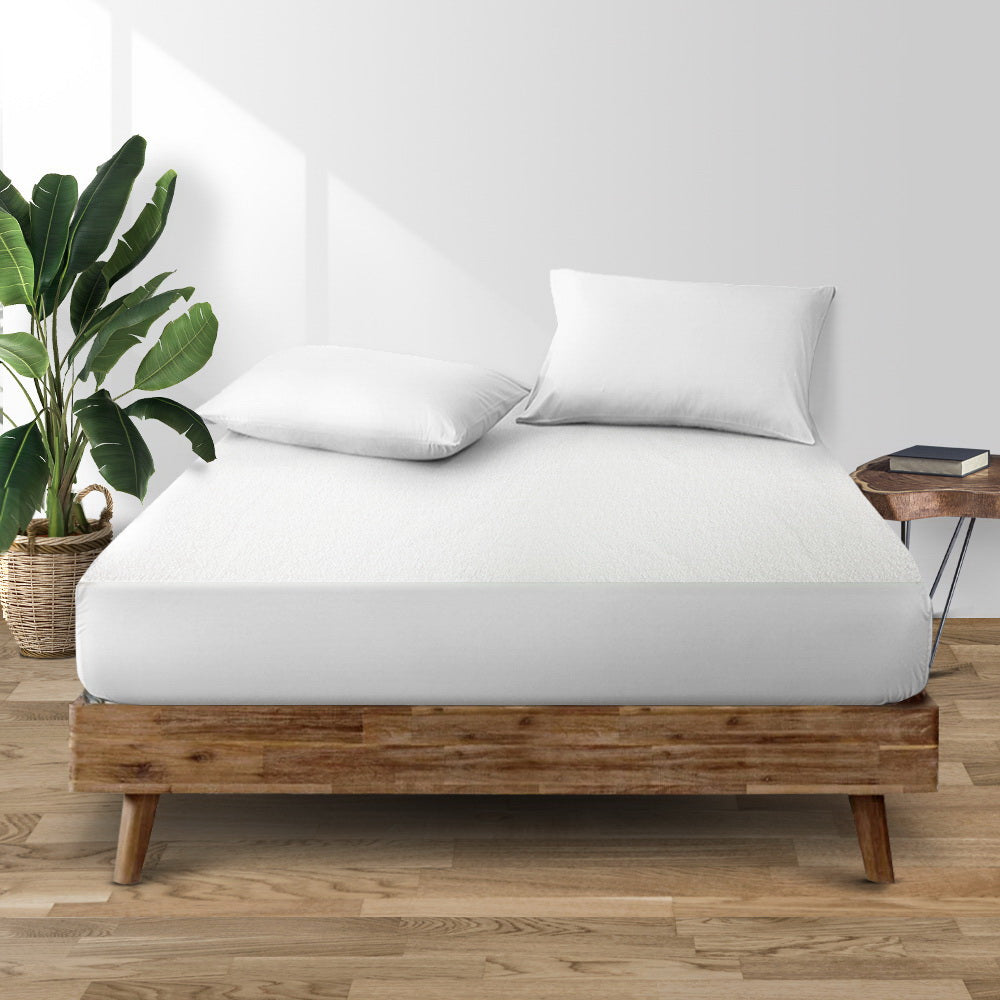 Mattress Protectors: Giselle Bedding Mattress Protector Queen