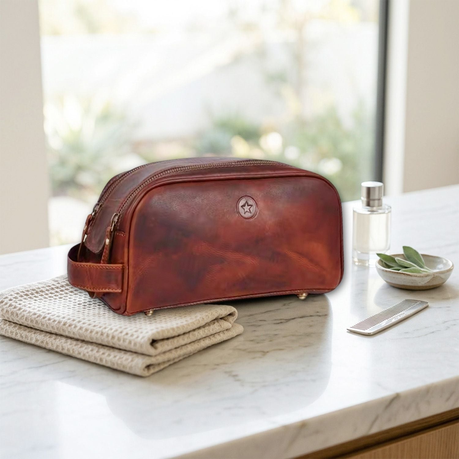 Leather Toiletry Bag for Men Leather Unisex Make-up Bag Travel Dopp Kit