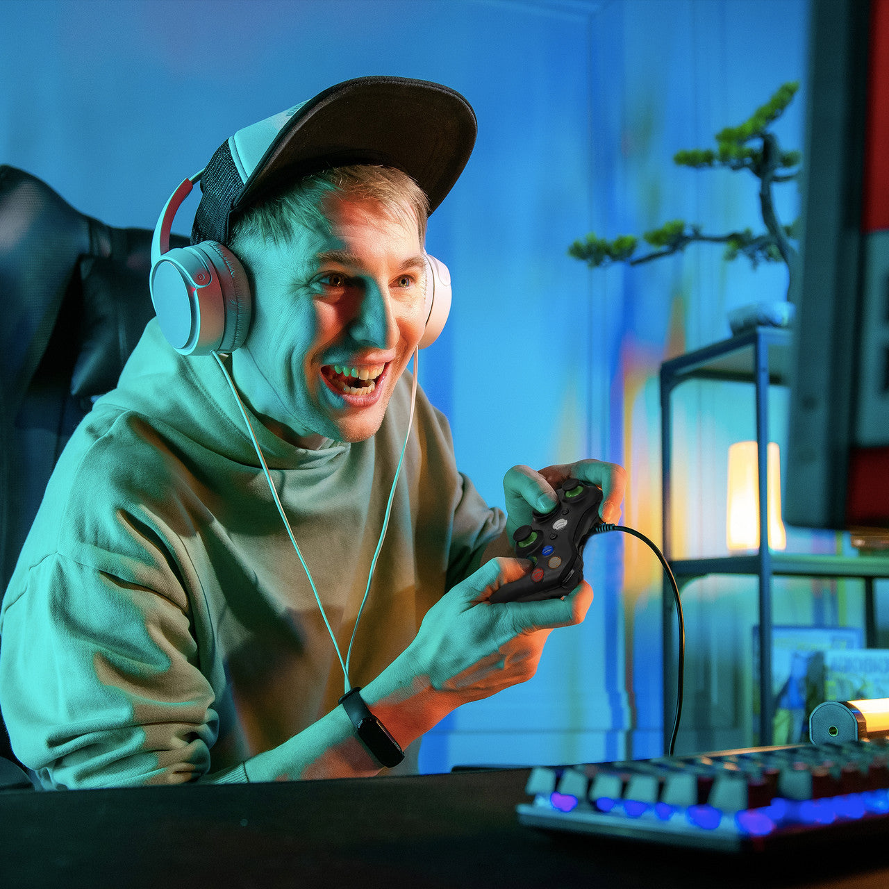 Desktops & Accessories: Laser Gaming Wired PC Controller - Black