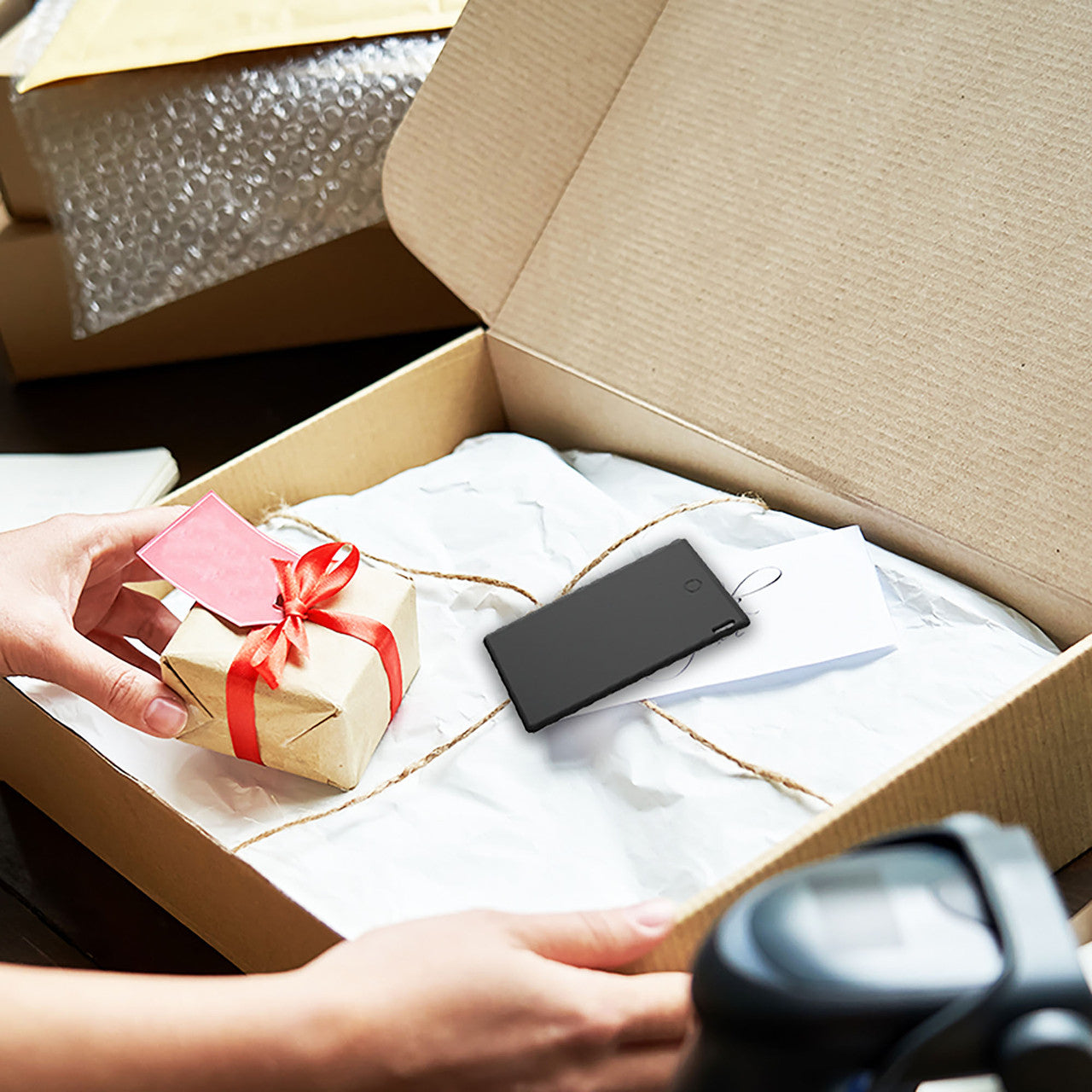Powerboards & Adapters: Laser Ultra Slim Smart Card with Wireless Charging