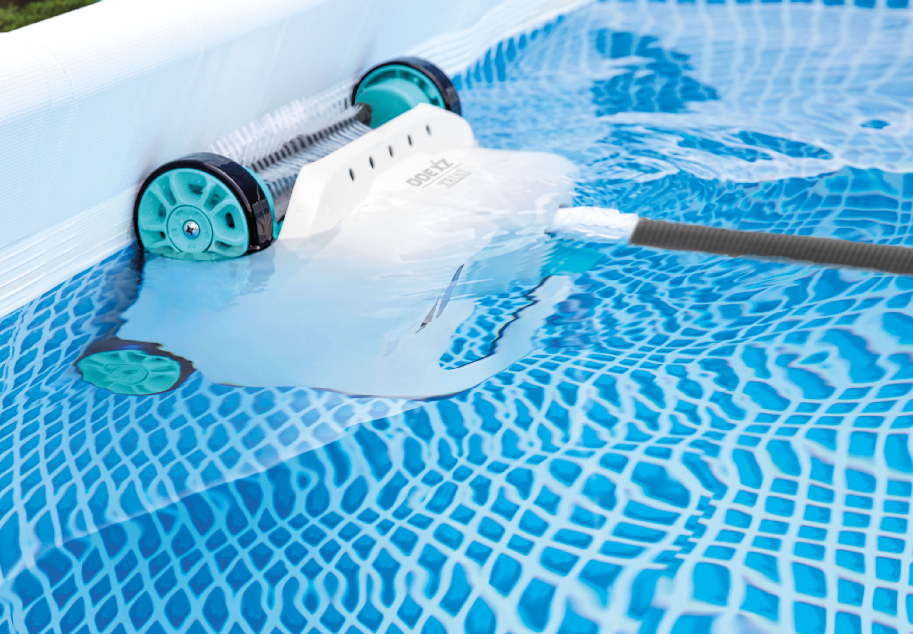Pool Sweeps & Vacuums: Intex Auto Above Ground Pool Cleaner Deluxe 28005