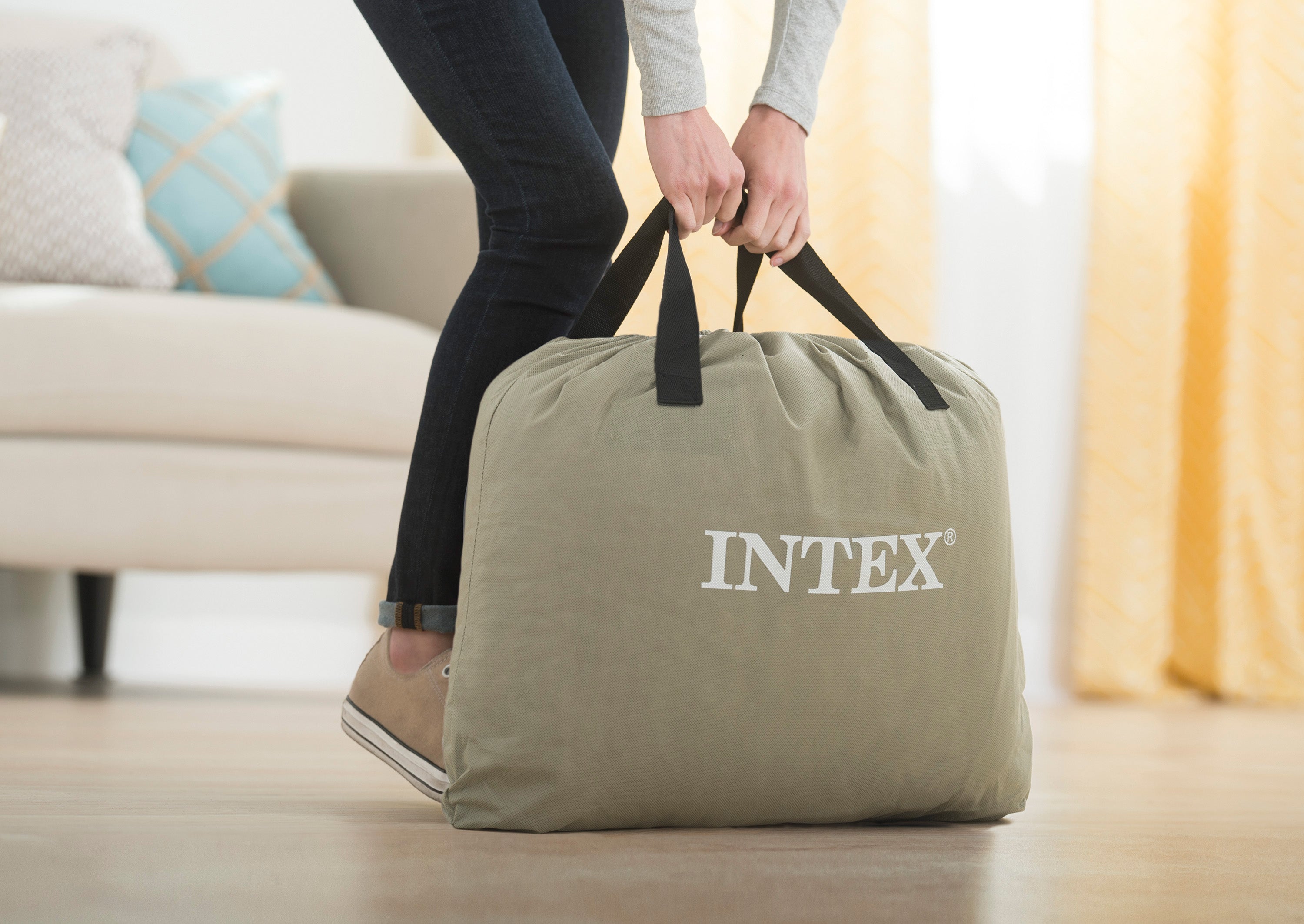Inflatable Mattresses: Intex Double (Full) Deluxe Airbed 33cm 67768