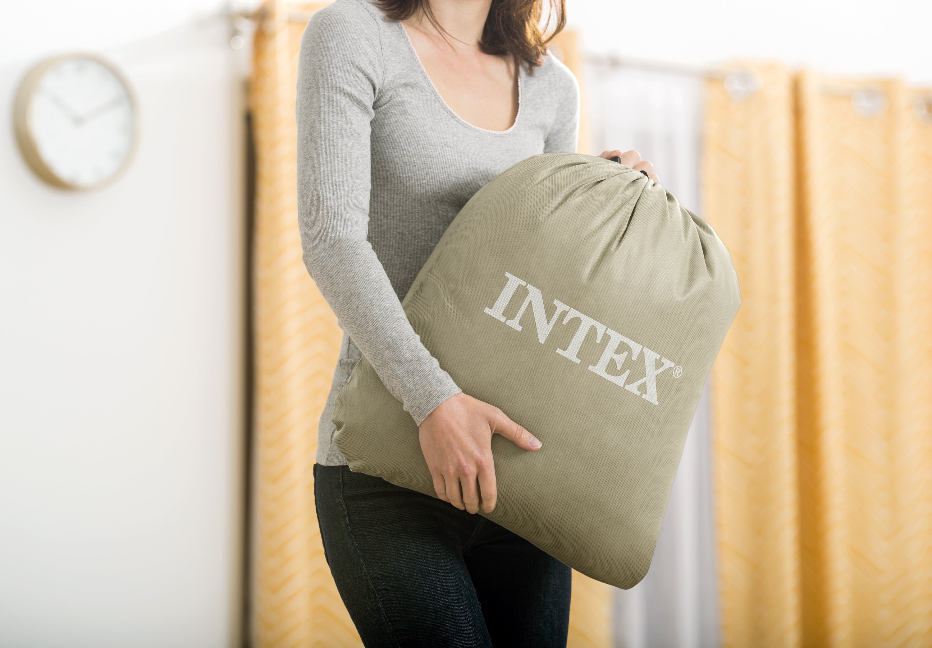 Inflatable Mattresses: Intex Kidz Inflatable Travel Bed set with Hand Pump - Stars. Great for Travel 66810