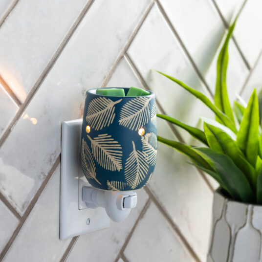 Candles & Diffusers: Pressed Leaf Pluggable Warmer