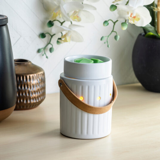 Candles & Diffusers: Leather Handle Illumination Warmer