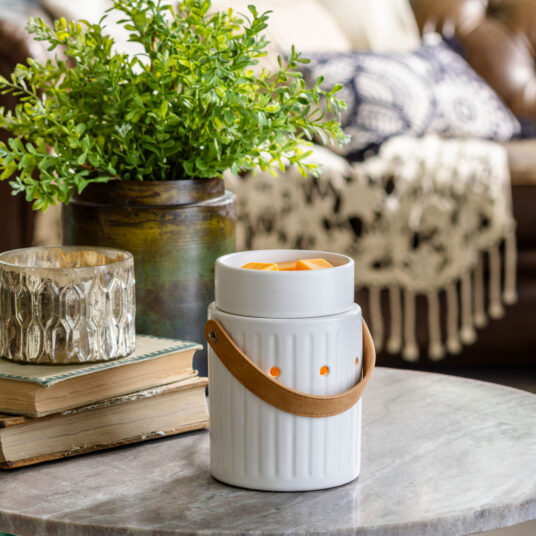 Candles & Diffusers: Leather Handle Illumination Warmer