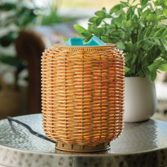 Candles & Diffusers: Wicker Lantern Illumination Warmer