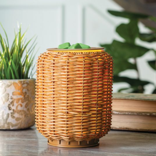 Candles & Diffusers: Wicker Lantern Illumination Warmer