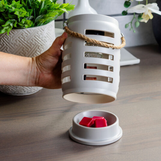 Candles & Diffusers: Shutter Canopy Illumination Warmer