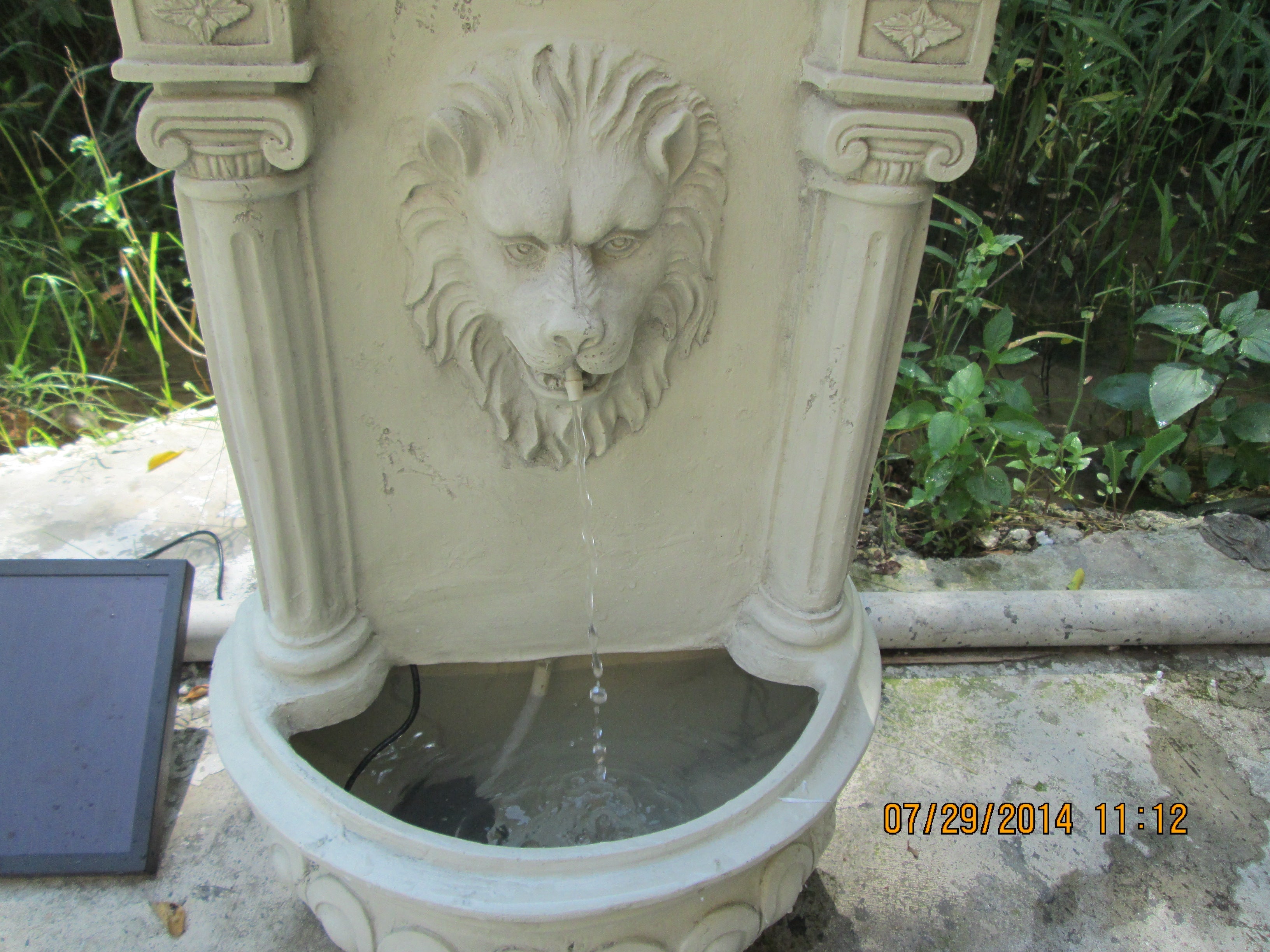 Fountain & Ponds Accessories: Samland  SOLAR DECORATIVE LION WALL WATER FOUNTAIN FEATURE
