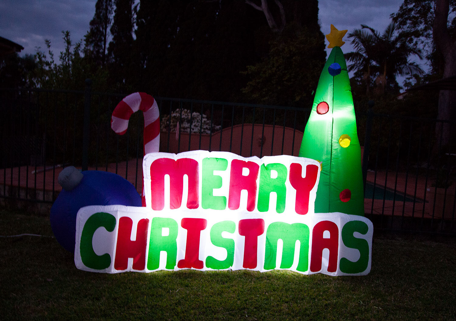 Christmas Decorations: Samland 180CM INFLATABLE MERRY CHRISTMAS TREE WITH LIGHT