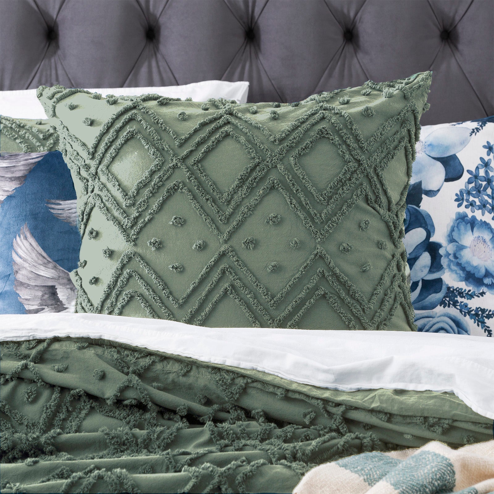 Bed Sheets: Medallion Sage Cotton Vintage Washed Tufted Super King Quilt Cover set by Park Avenue