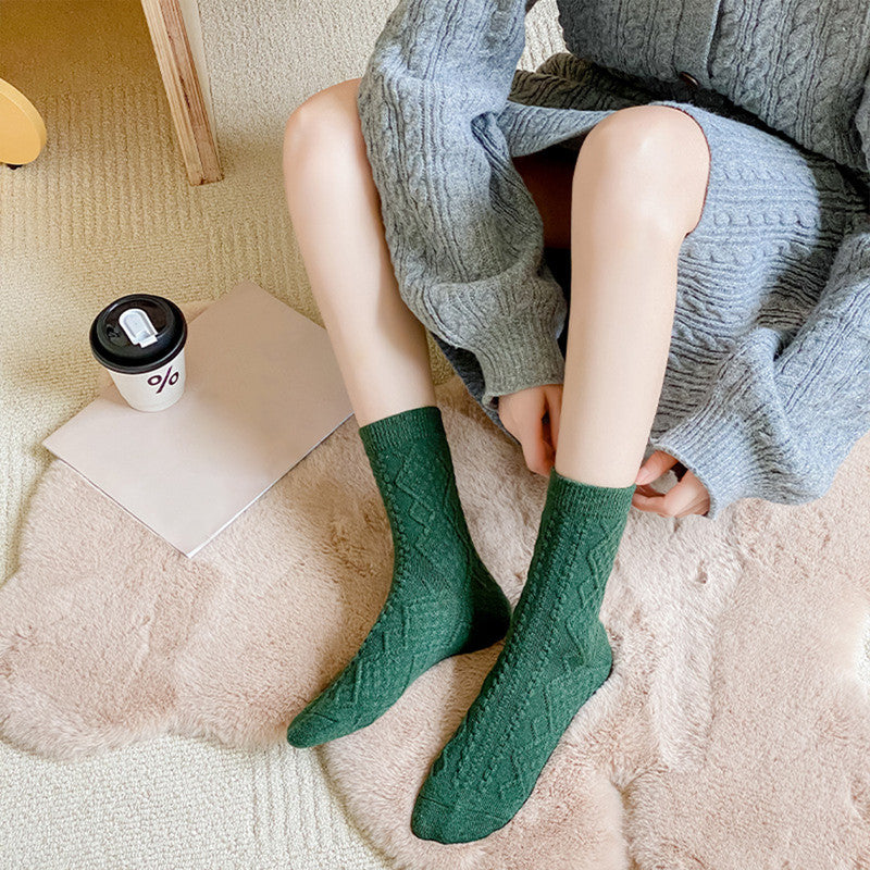 4-pair pack of mixed color socks, women's fall/winter socks, comfortable, soft and warm house socks.