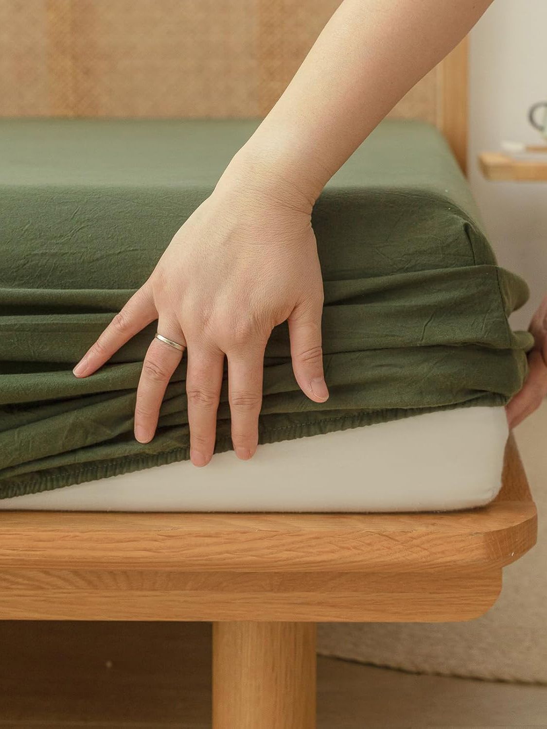 100% Cotton Fitted Sheet - Super Soft 40cm Deep Pocket Bottom Sheets - White Elastic Sheet（King Single,Olive green)