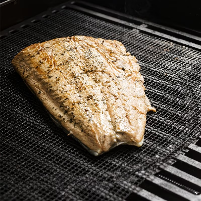 Black 3-Pack Premium Non-Stick PTFE Grill Mesh Mats - Reusable, easy-to-clean round wire mesh mats, perfect for outdoor grilling, ideal for chicken wings, etc., an essential cooking accessory for homes and dormitories.