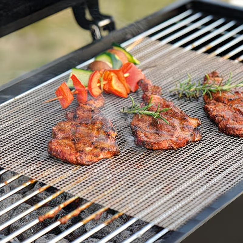 Black 3-Pack Premium Non-Stick PTFE Grill Mesh Mats - Reusable, easy-to-clean round wire mesh mats, perfect for outdoor grilling, ideal for chicken wings, etc., an essential cooking accessory for homes and dormitories.