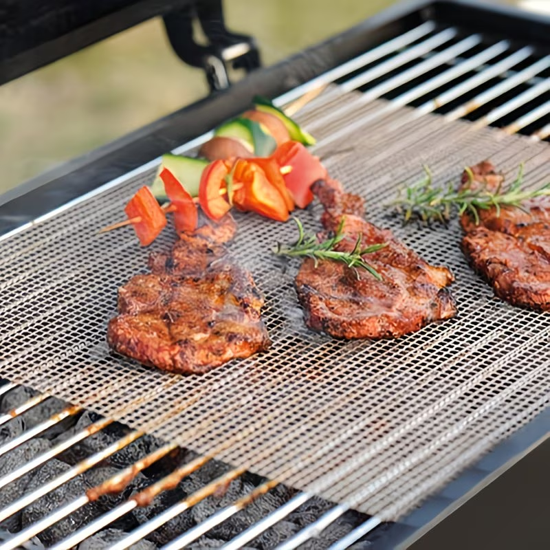 Black 3-Pack Premium Non-Stick PTFE Grill Mesh Mats - Reusable, easy-to-clean round wire mesh mats, perfect for outdoor grilling, ideal for chicken wings, etc., an essential cooking accessory for homes and dormitories.