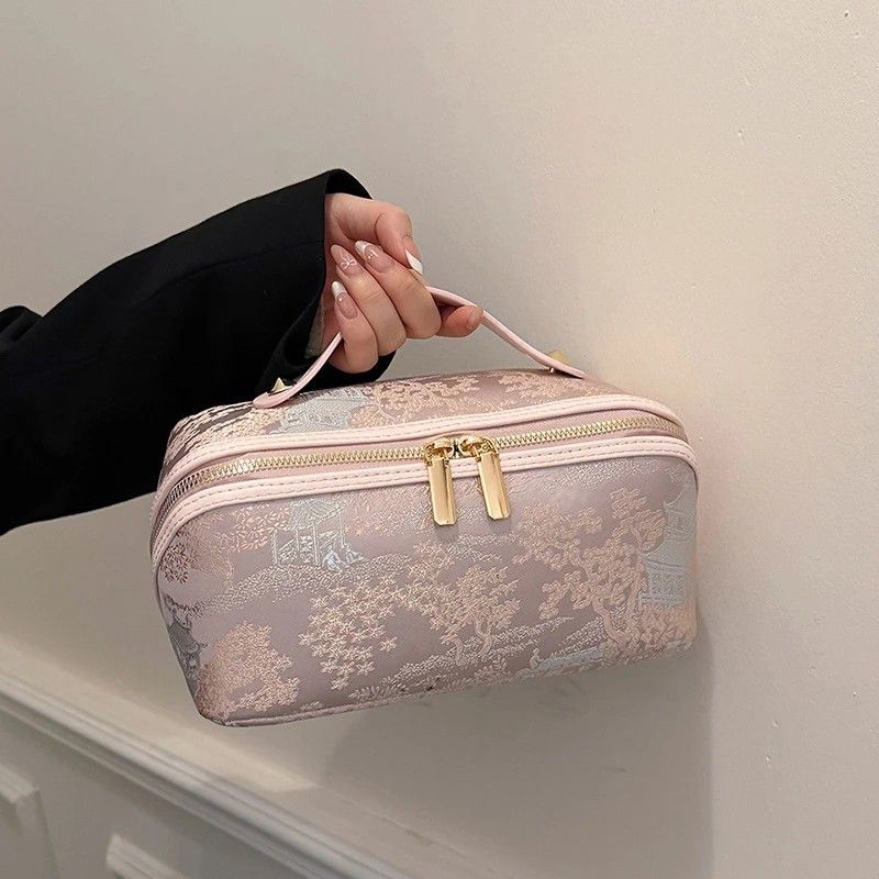 ✨ Large Capacity 3D Makeup Bag | Jacquard Fabric + Metal Zipper | Multi-Compartment Organizer, Fits Full Skincare & Makeup for Commute & Travel!/WHITE