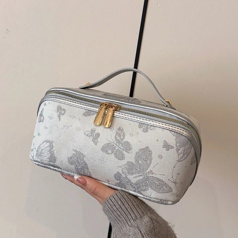 ✨ Large Capacity 3D Makeup Bag | Jacquard Fabric + Metal Zipper | Multi-Compartment Organizer, Fits Full Skincare & Makeup for Commute & Travel!/BLUE