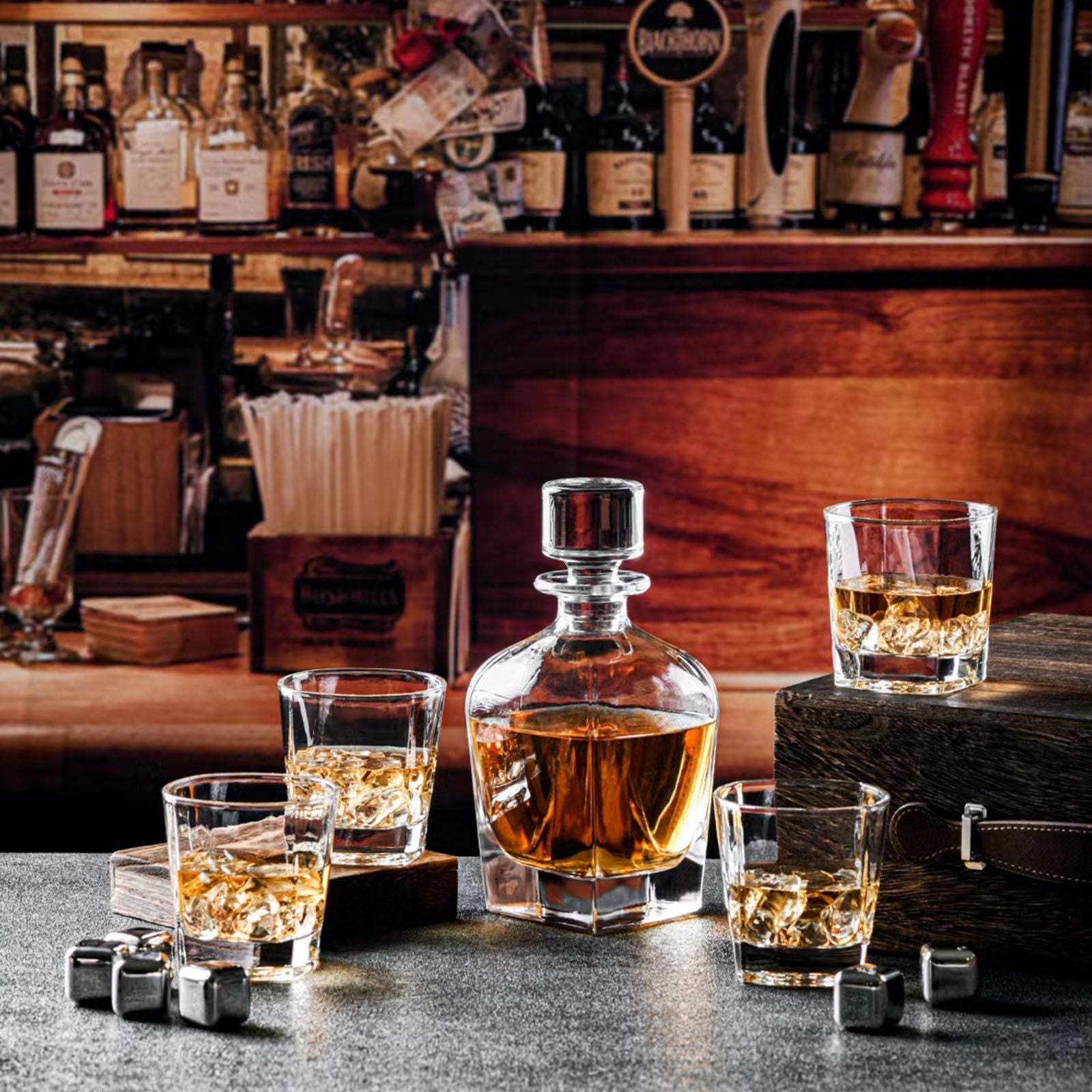 Drinkware: Novare Oval Whiskey Decanter Bottle With 4 Whiskey Glasses Set