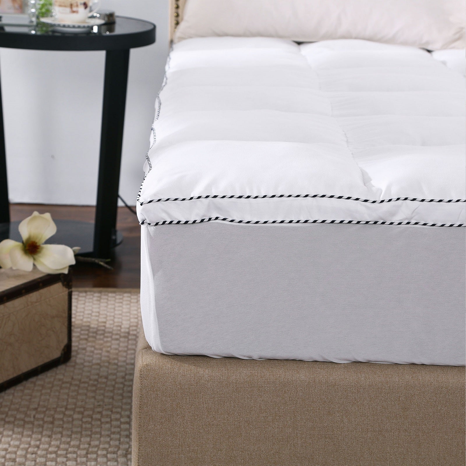 Mattress Protectors: Royal Comfort 1000GSM Luxury Bamboo Fabric Gusset Mattress Pad Topper Cover - Queen - White