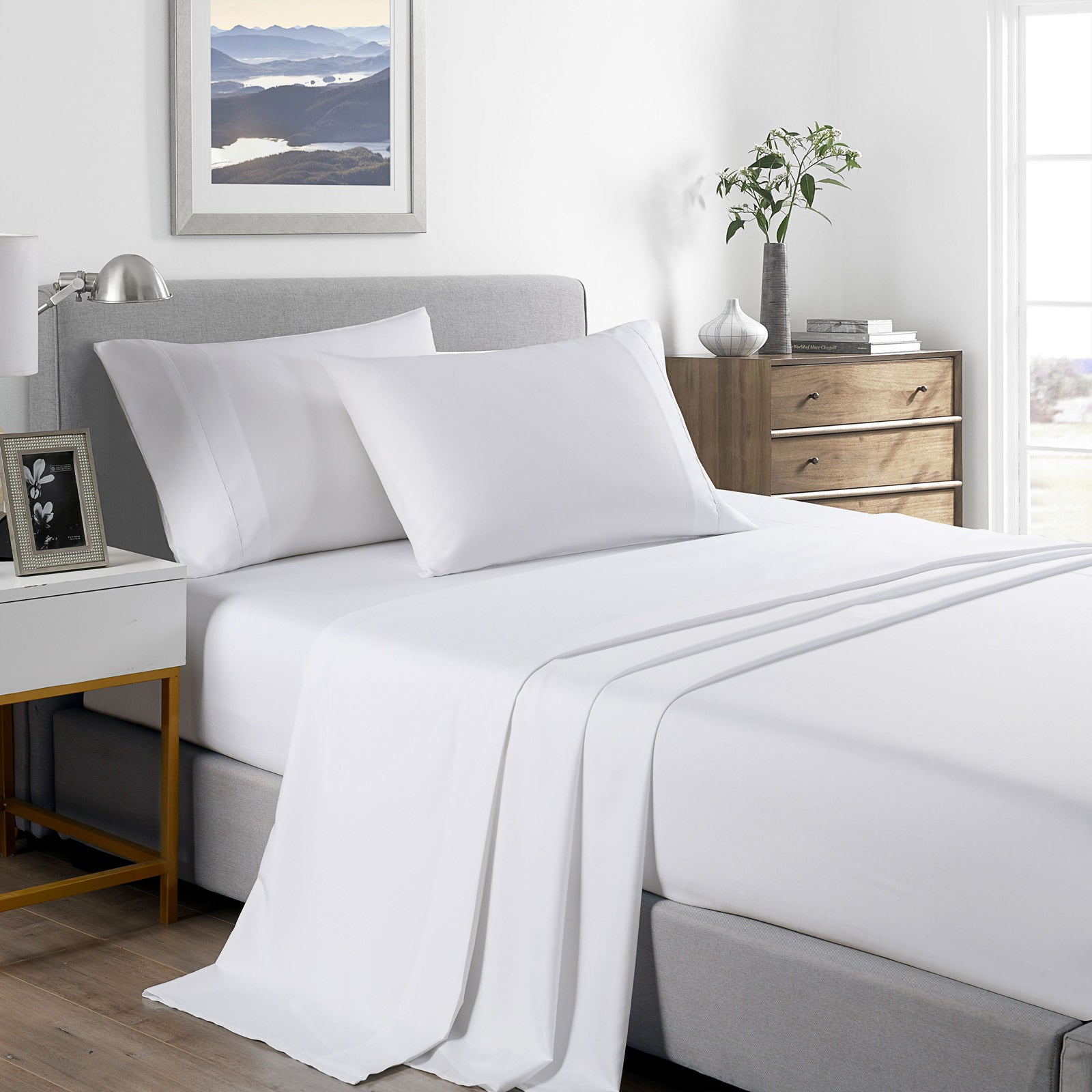 Bed Sheets: Royal Comfort 2000 Thread Count Bamboo Cooling Sheet Set Ultra Soft Bedding - Queen - White