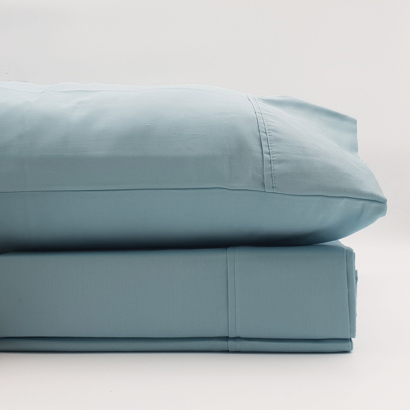 Bed Sheets: Renee Taylor 1500 Thread Count Pure Soft Cotton Blend Flat & Fitted Sheet Set Mist King