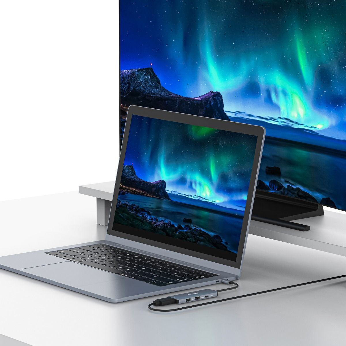 Keyboards & Accessories: mbeat 7-in-1 USB-C 3.2 Gen2 Hub with 8K Video, 10Gbps Data - Space Grey