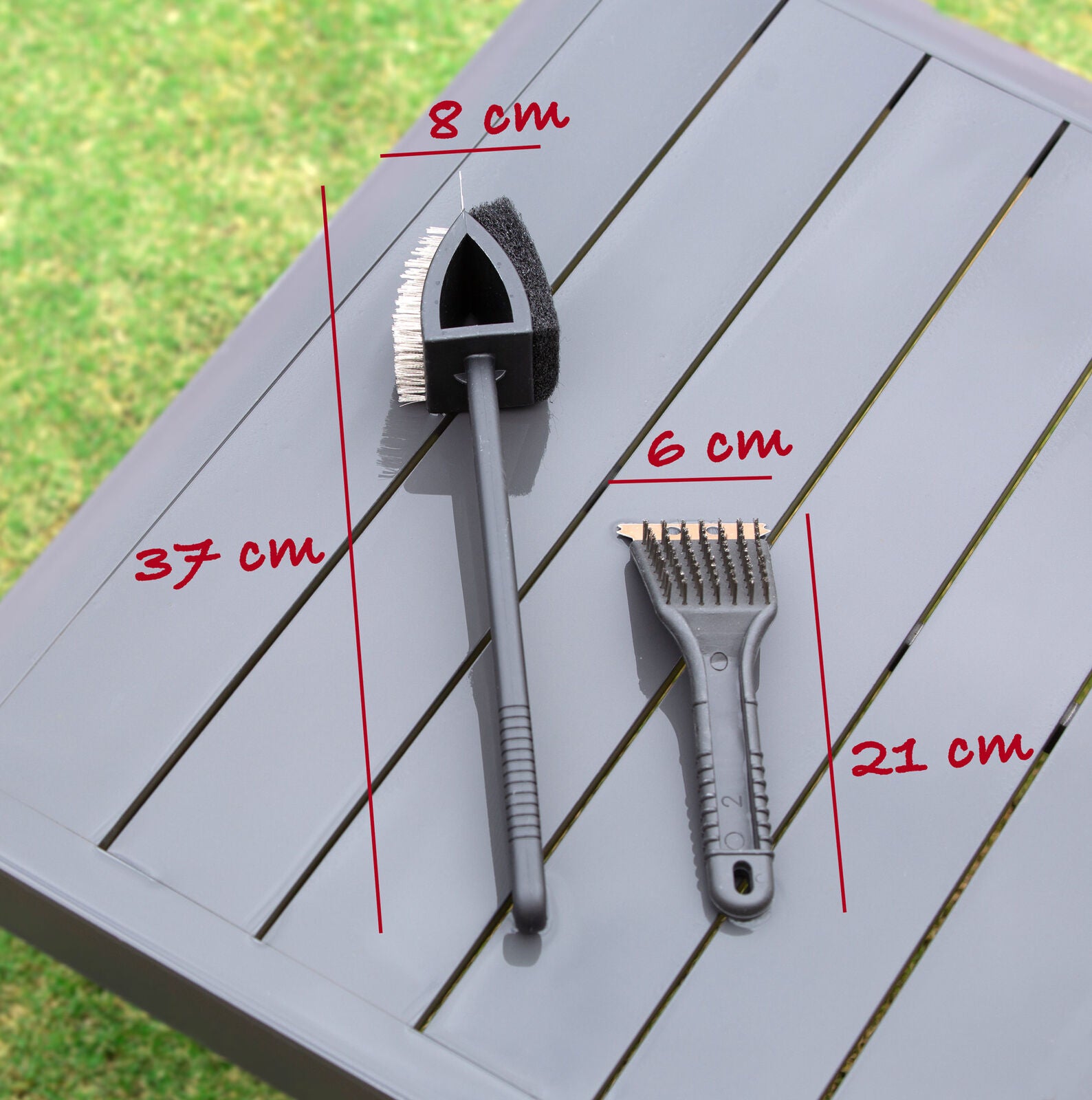 BBQ Cleaning: Stainless Steel BBQ Brush and Scraper Blade