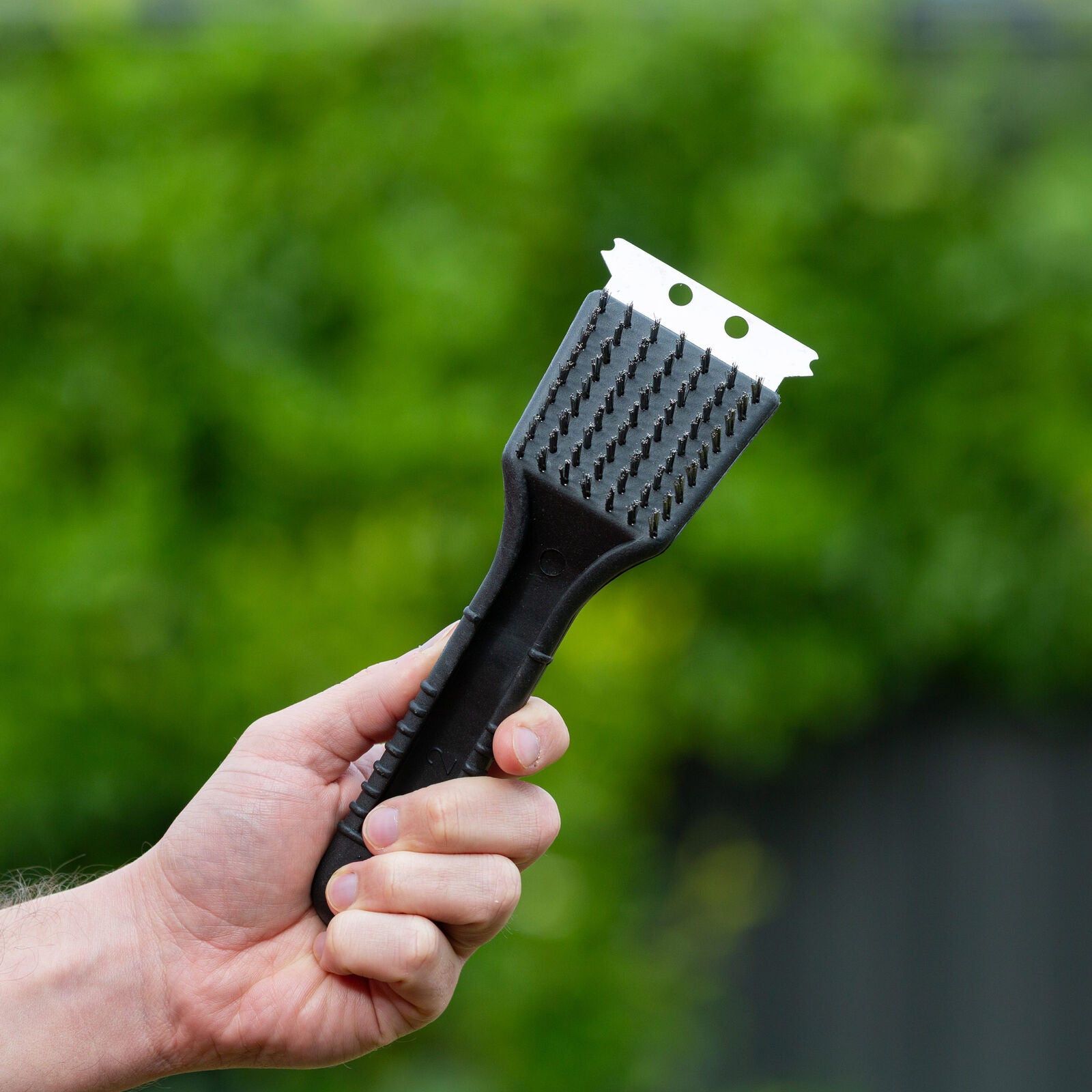 BBQ Cleaning: Stainless Steel BBQ Brush and Scraper Blade
