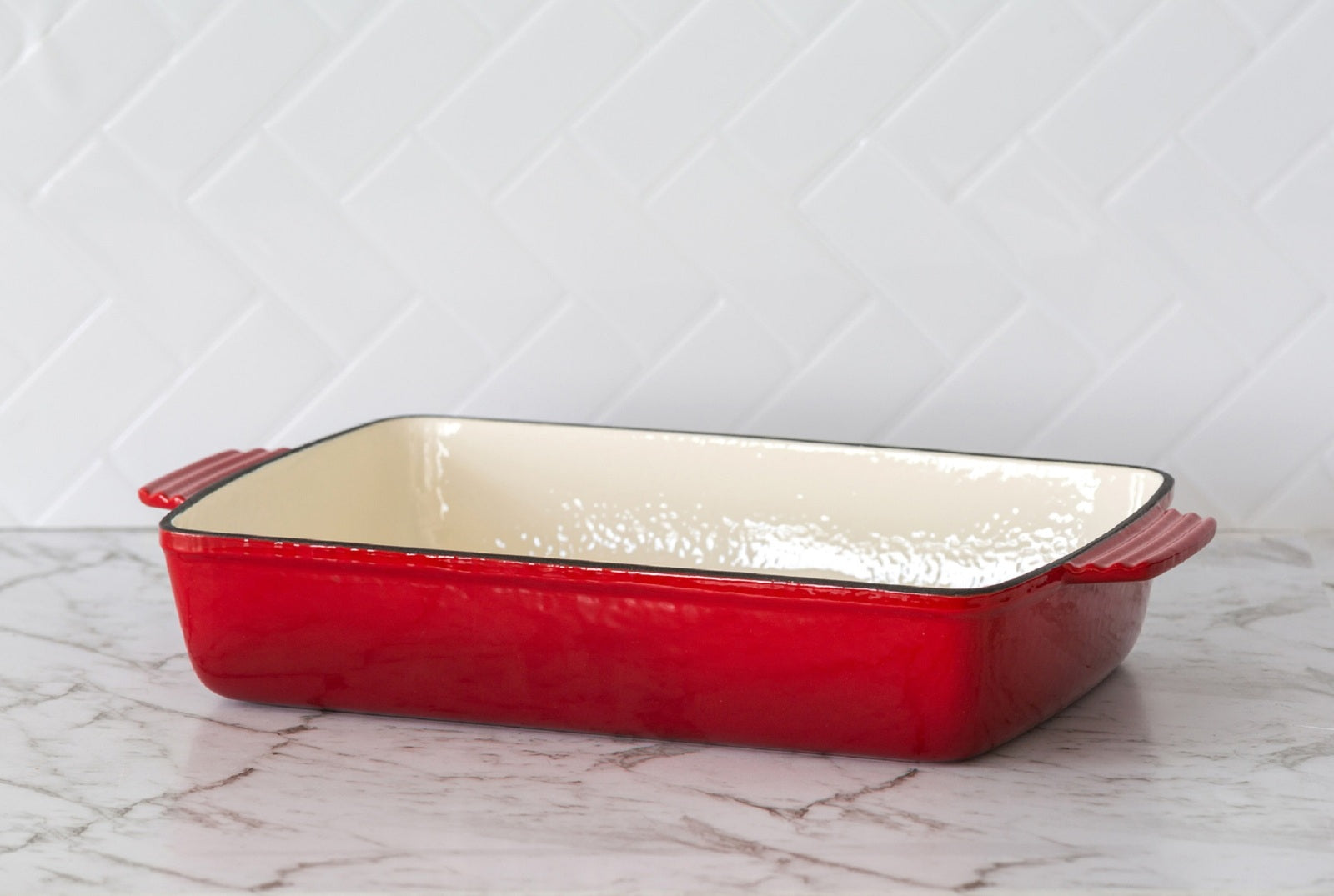 Skillets & Frying Pans: Enamelled Cast Iron 38.5x23cm Rectangular Roaster (3.4L) - Red