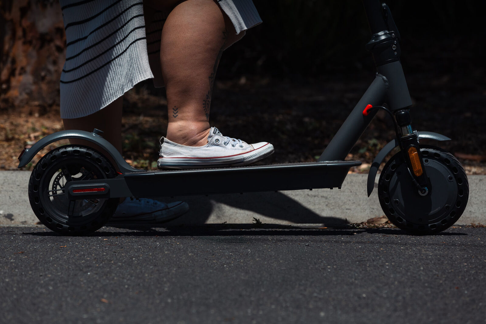 Electric Scooters: Electric Scooter, 350W Motor, 8.5 inch  Tyres, Front Suspension, Smart App, Foldable, 25kph