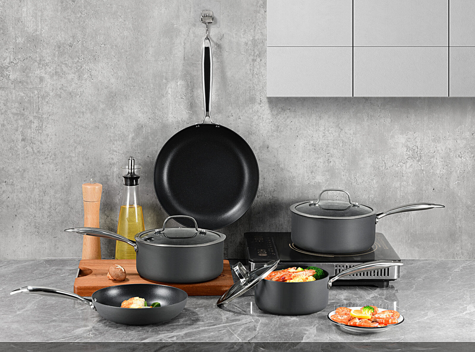 Skillets & Frying Pans: 8-Piece Cookware Set with Non-stick Coating and Glass Lids