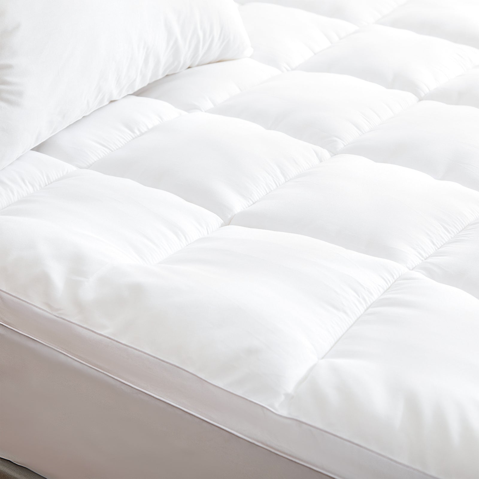 Mattress Toppers: Hypoallergenic, Antibacterial w/ 100% Microfiber filling Mattress Topper - QUEEN