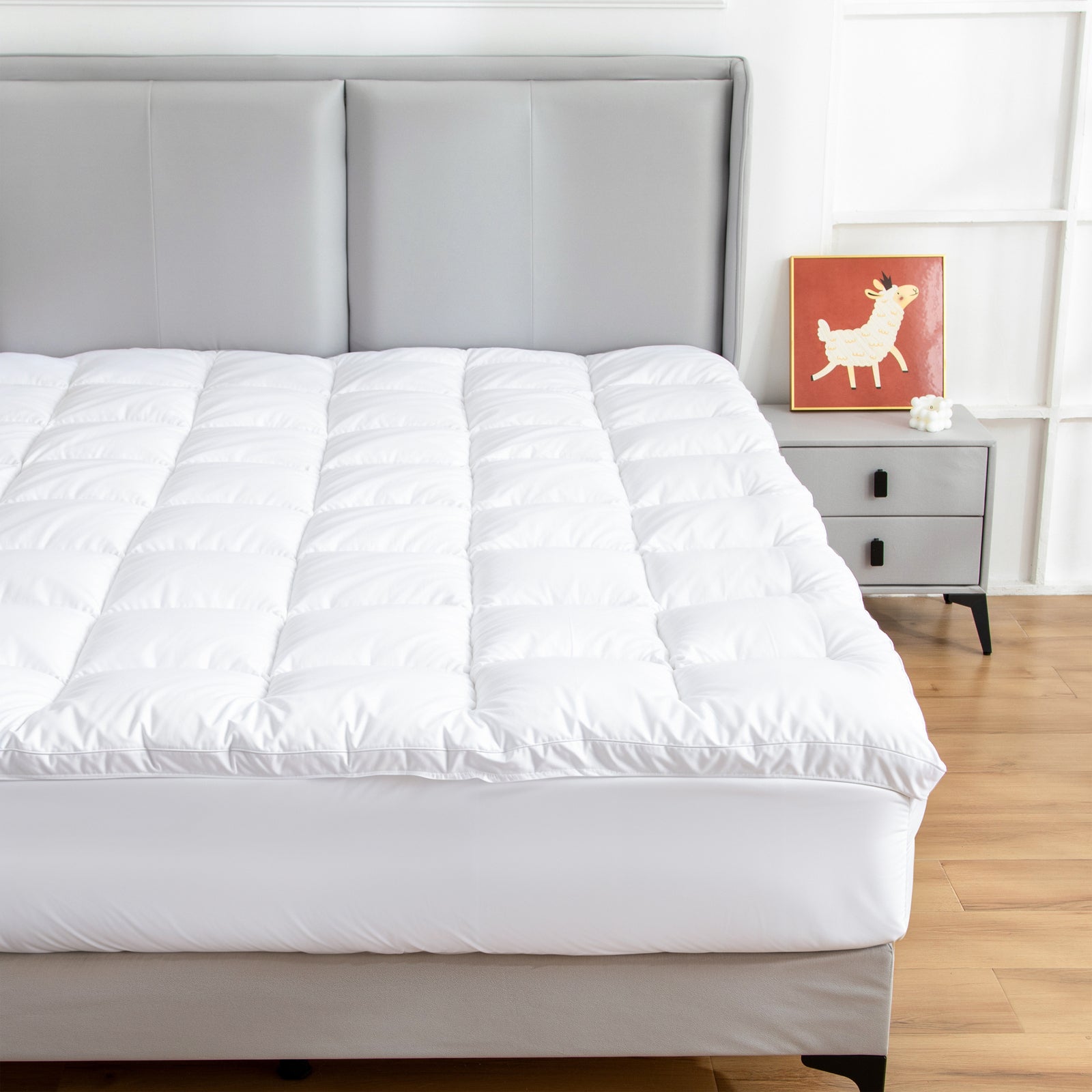 Mattress Toppers: Hypoallergenic, Antibacterial w/ 100% Microfiber filling Mattress Topper - QUEEN