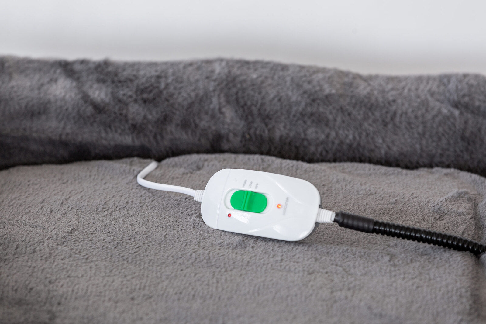 Blankets & Throws: Easy to Clean Electric Heated Rabbit Faux Fur Covering Pet Bed - Medium