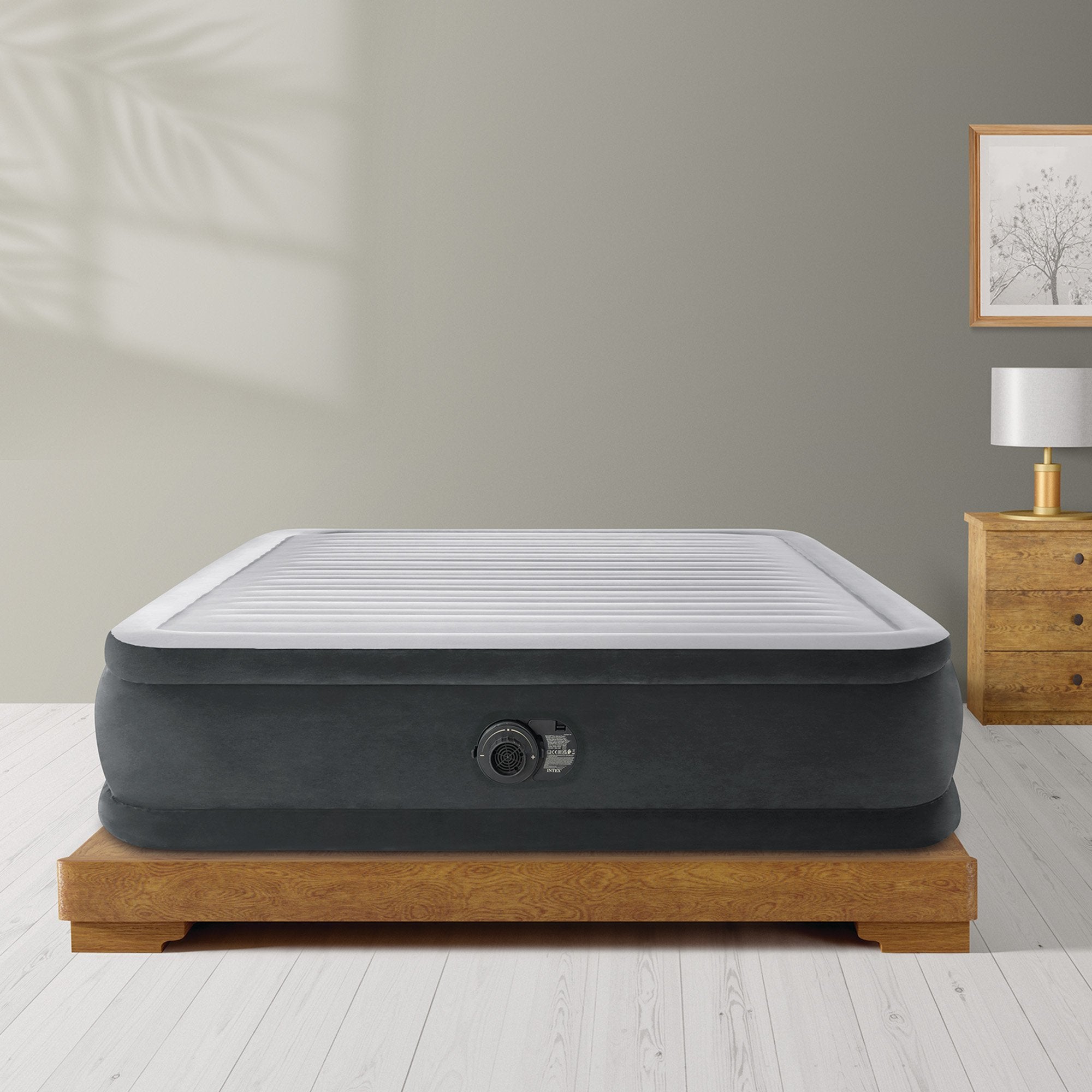 Inflatable Mattresses: Intex Dura-Beam Deluxe Queen Comfort-Plush Elevated Air Mattress