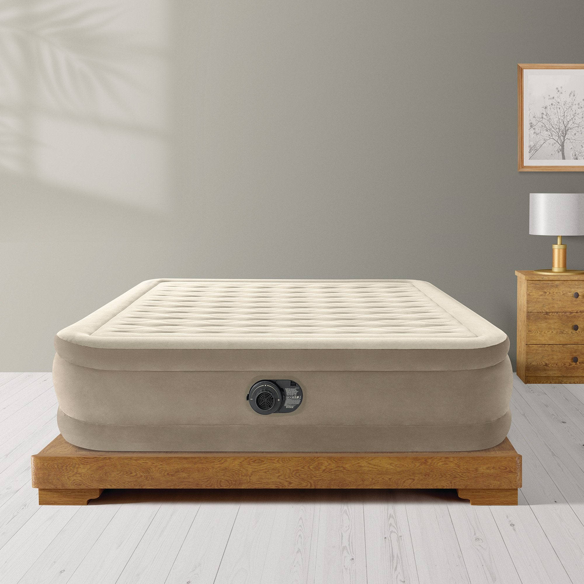 Inflatable Mattresses: Intex Dura-Beam Deluxe Queen Ultra Plush Air Mattress