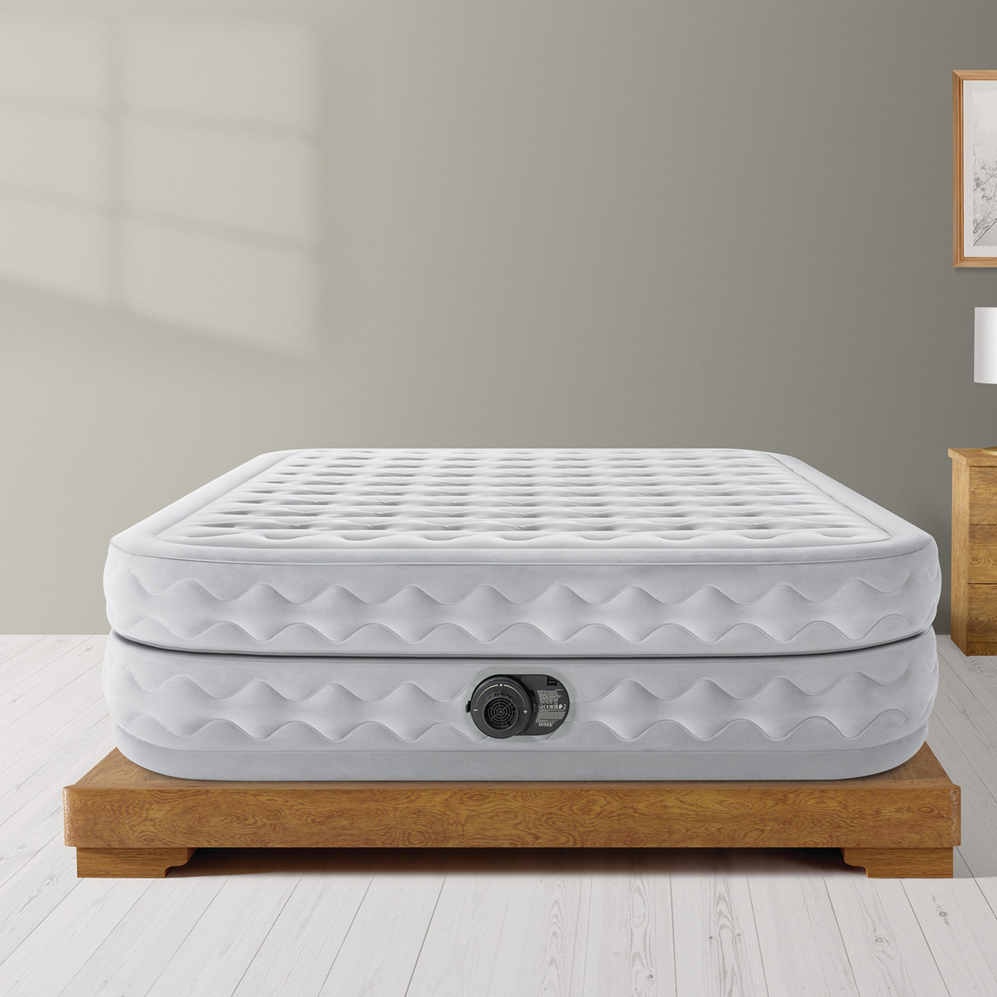 Inflatable Mattresses: Intex Dura-Beam Deluxe Queen Supreme Air-Flow Air Mattress