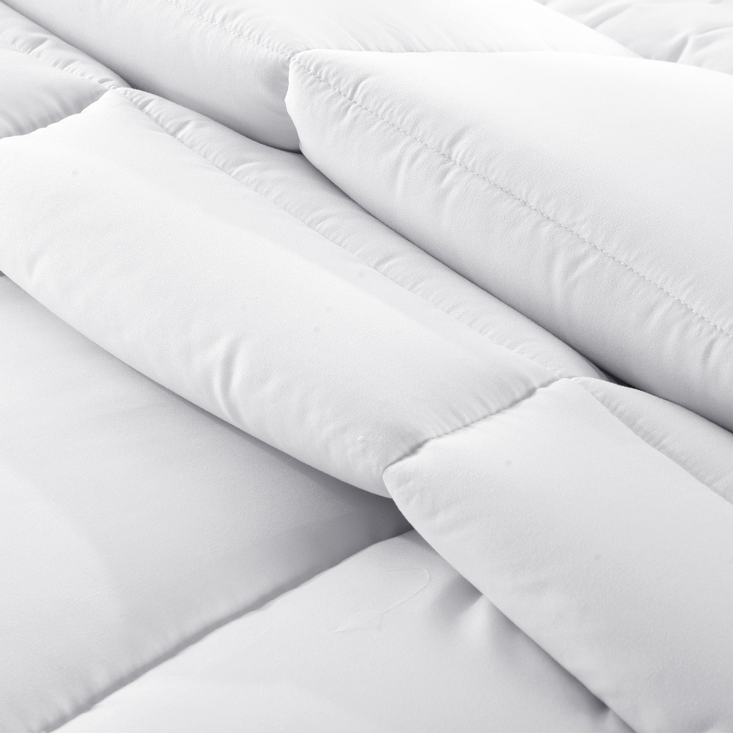 Quilts & Duvets: Laura Hill 700GSM Goose Down Feather Comforter Doona - Super King