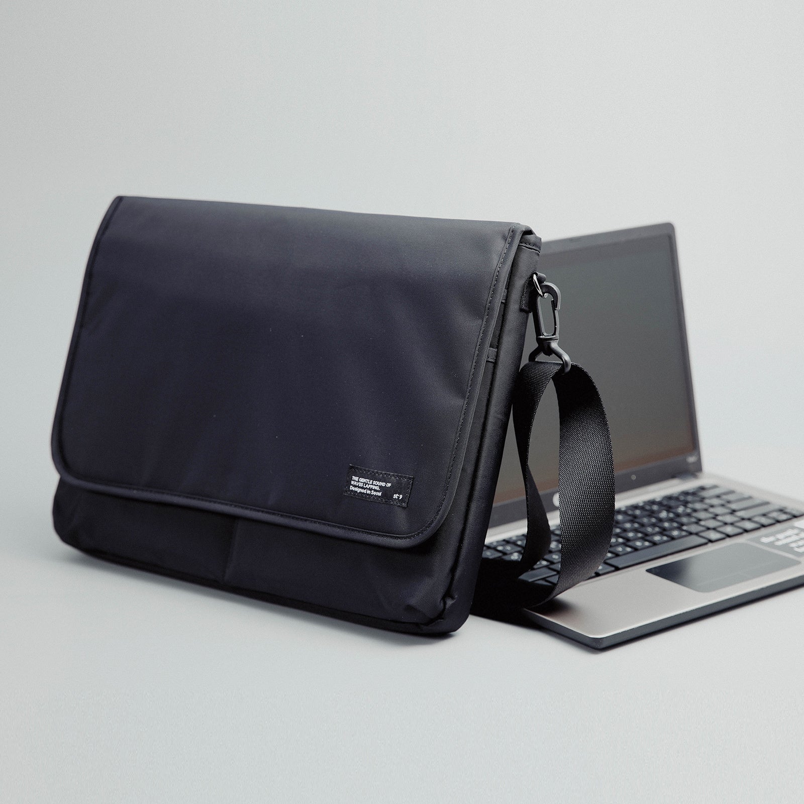 Tablets & Cases: 15.6/16 inch Laptop Sleeve Padded Shoulder Bag Travel Carry Case LATO BLACK