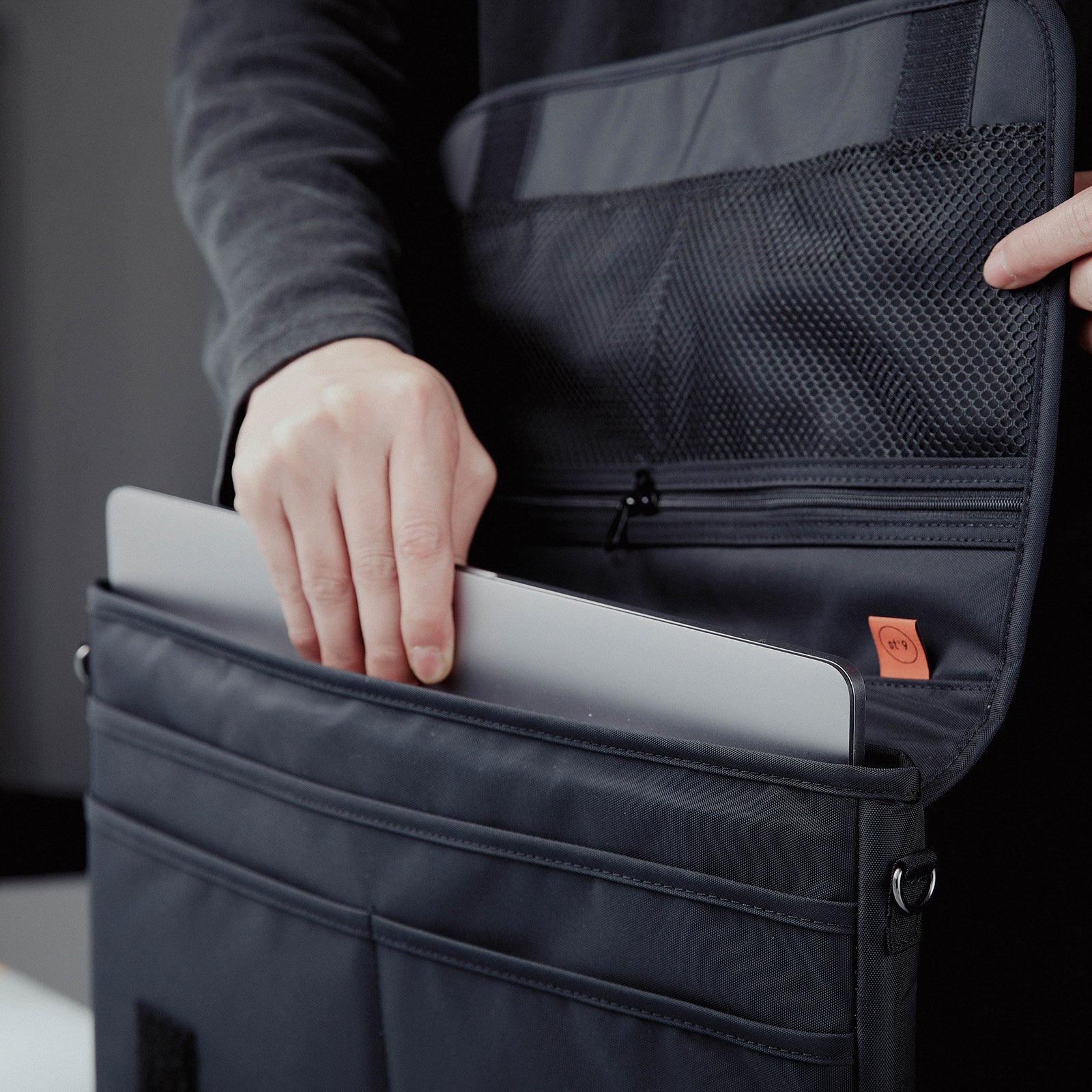 Tablets & Cases: 15.6/16 inch Laptop Sleeve Padded Shoulder Bag Travel Carry Case LATO BLACK