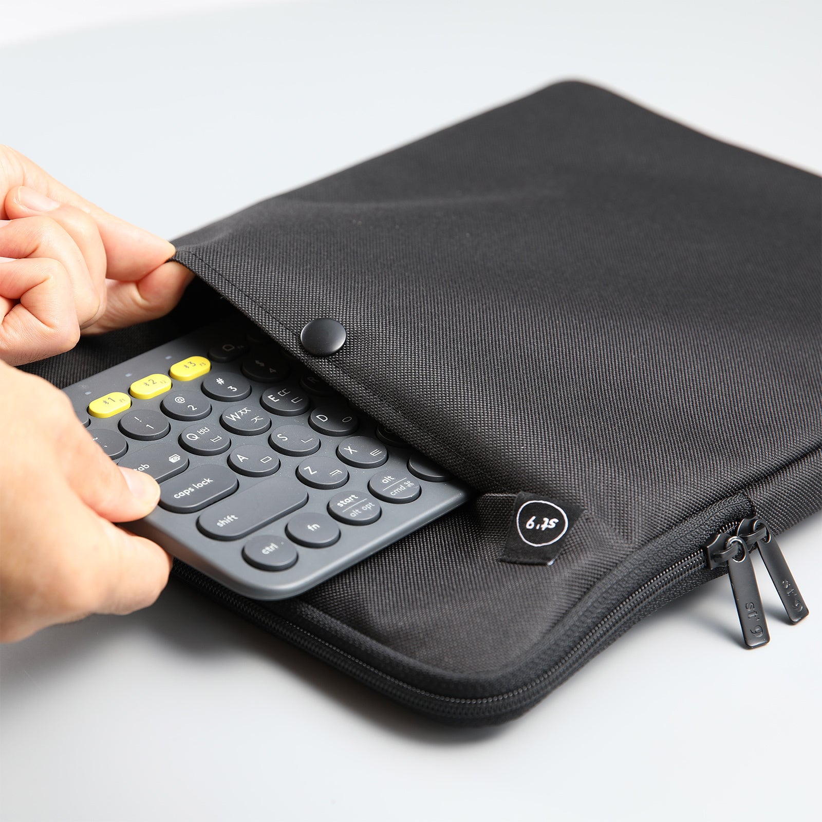 Tablets & Cases: 15 inch Laptop Sleeve Padded Travel Carry Case Bag L size LUKE BLACK