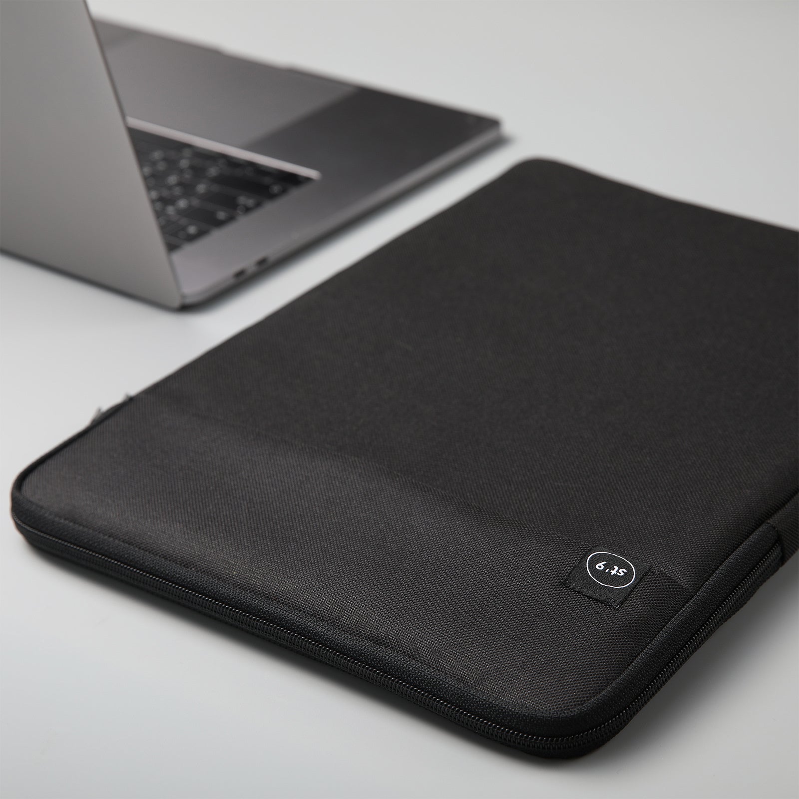 Tablets & Cases: 15 inch Laptop Sleeve Padded Travel Carry Case Bag L size LUKE BLACK