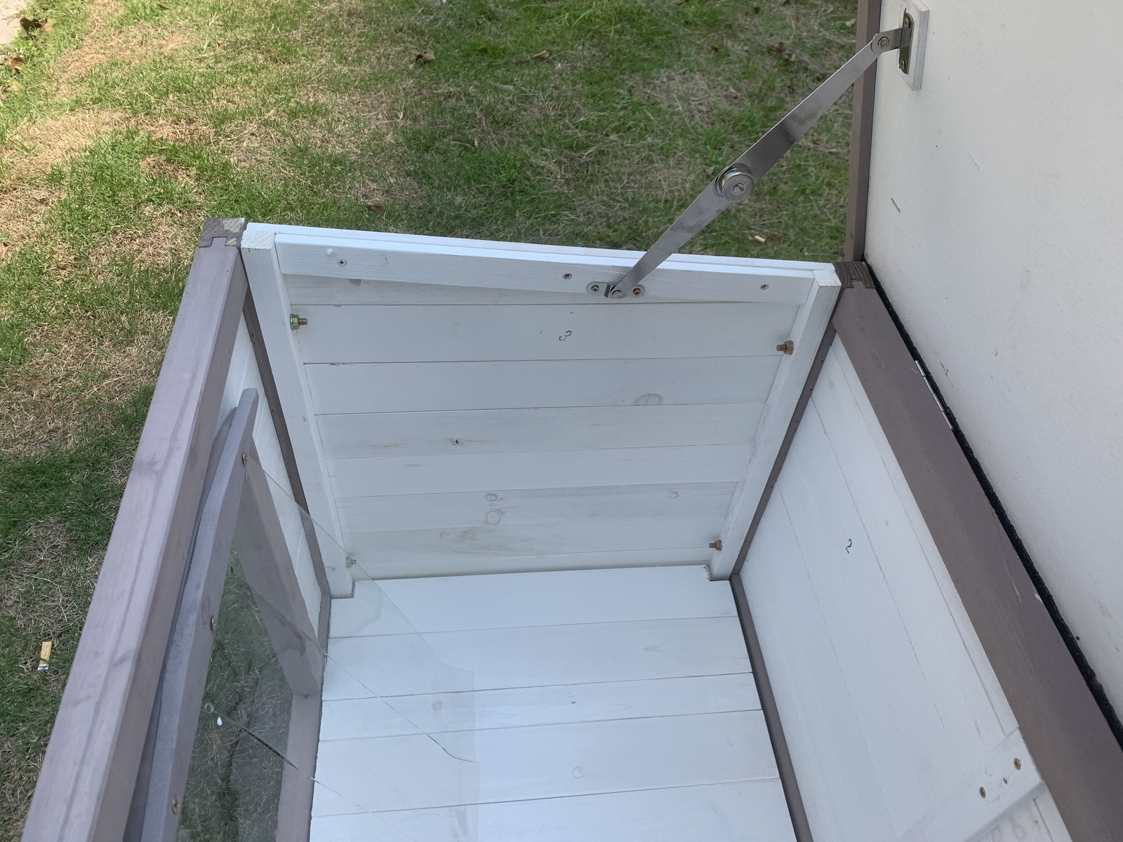 Dog Kennels: YES4PETS M Timber Pet Dog Kennel House Puppy Wooden Timber Cabin With Stripe White