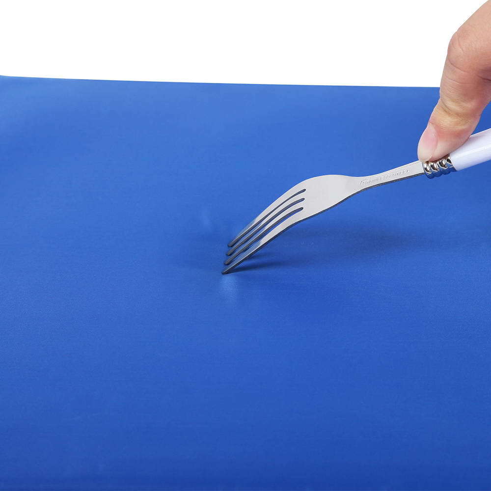 Dog Beds: XXL Pet Cool Gel Mat Dog Cat Bed Non-Toxic Cooling Dog Summer Pad 80 x 95 cm