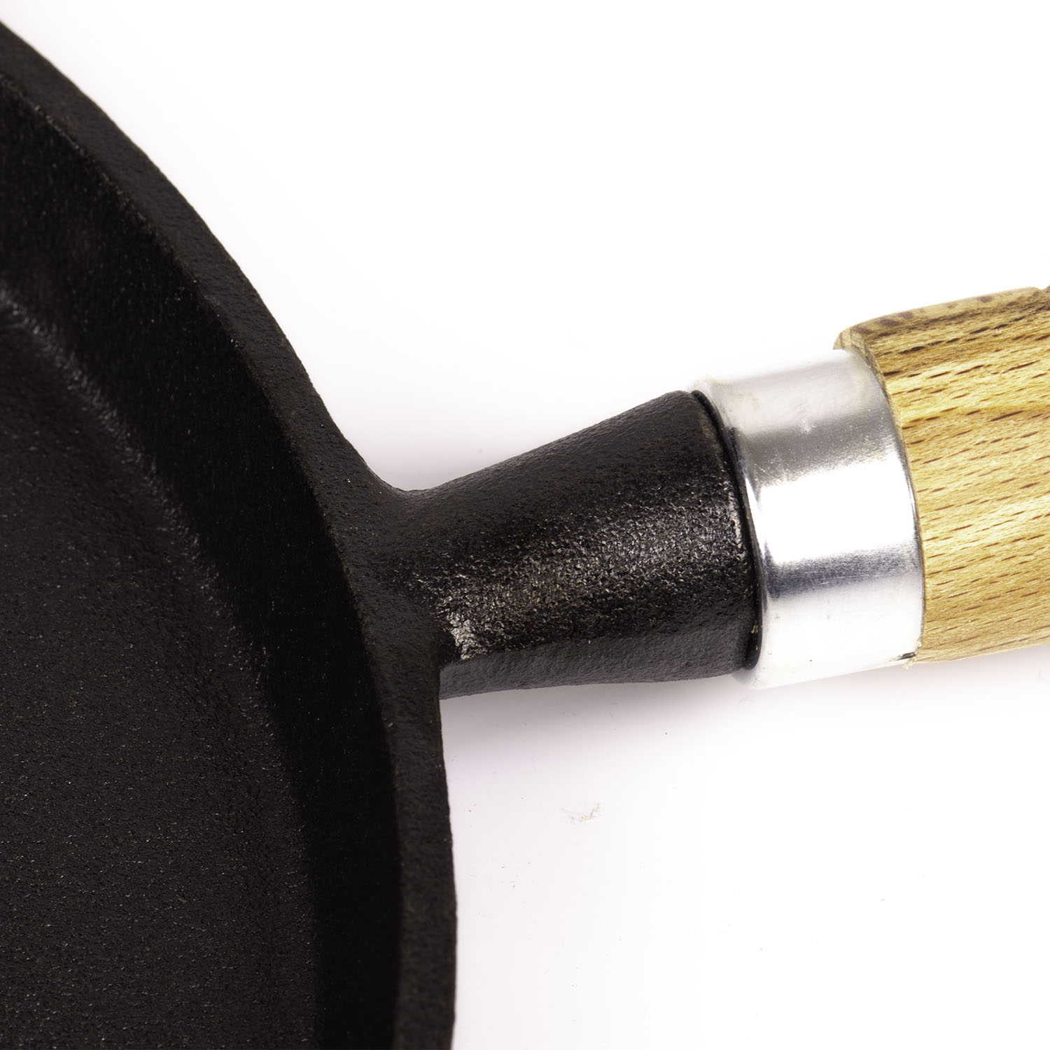 Skillets & Frying Pans: Pre-Seasoned 26cm Cast Iron Fry Pan Cookware Heat-Resistant Wooden Handle