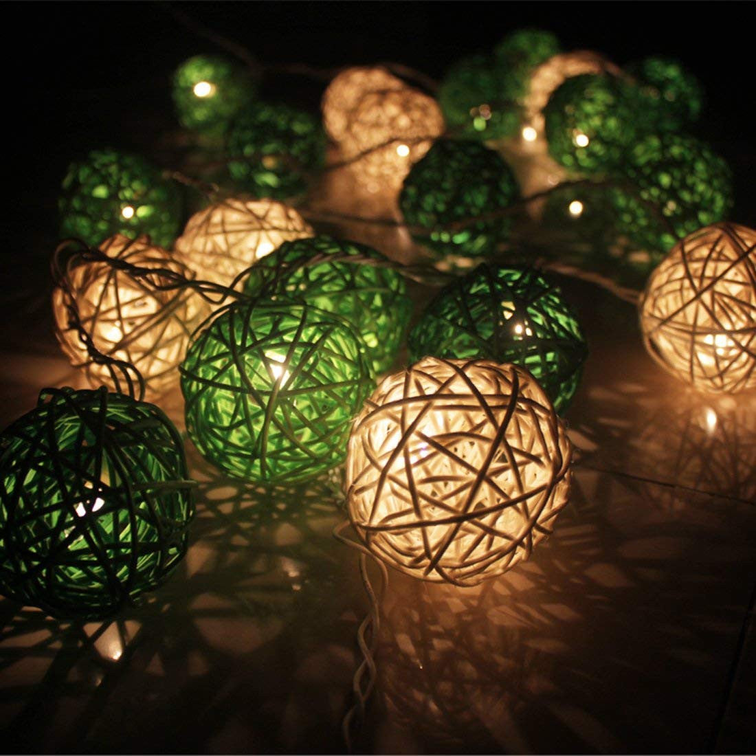 Coloured Lights: 1 Set of Green n White 5cm Rattan Cane 20 Ball Battery Powered 3m String Lights Christmas Gift Home Wedding Party Bedroom Decoration Table Centrepiece
