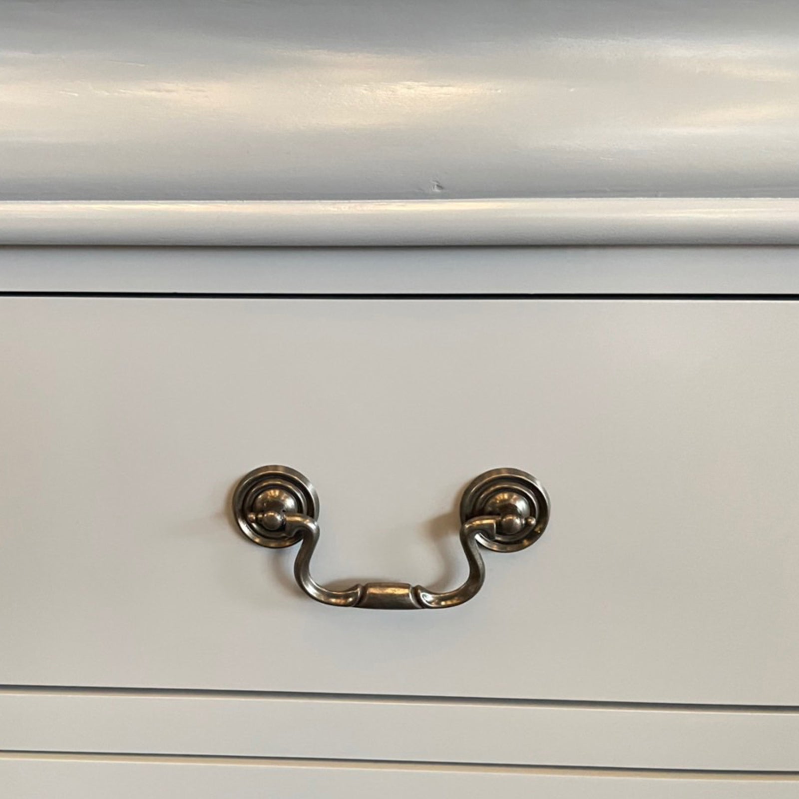 Dressers: Dressing Chest with 6 Storage Drawers in Solid Wooden Mirror Metal Handles Grey Colour